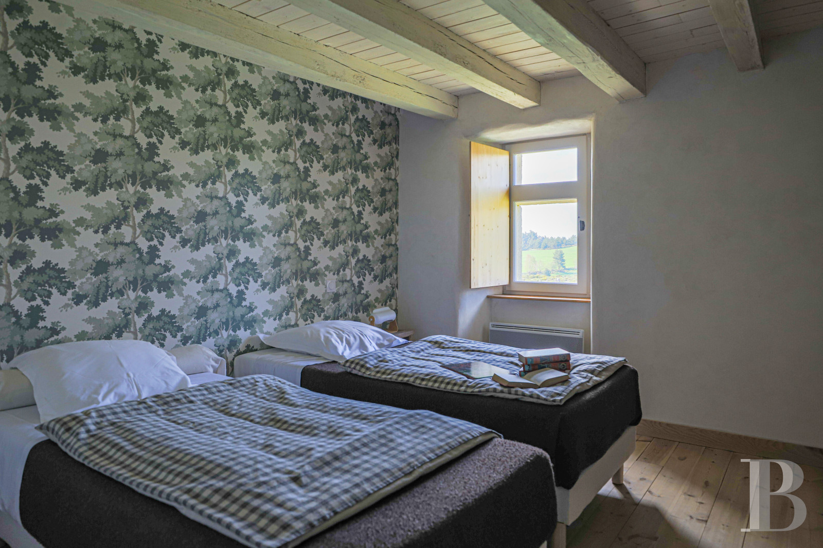 An old farm and dovecote in Lozère, at the entrance to the Aubrac plateau - photo  n°23